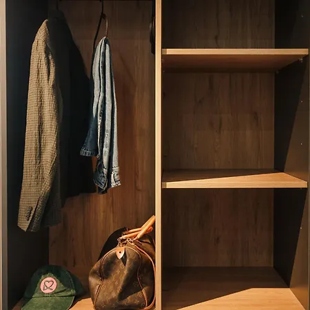 Astuto 21 - Adults Only