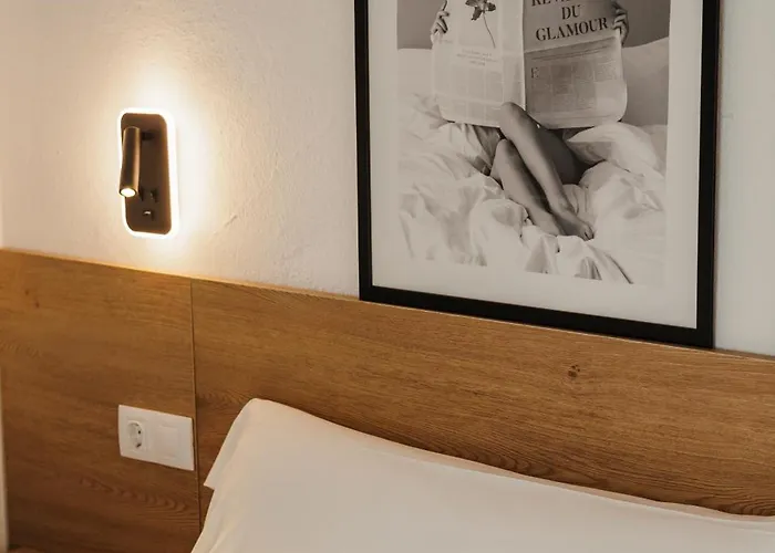 Astuto 21 - Adults Only *